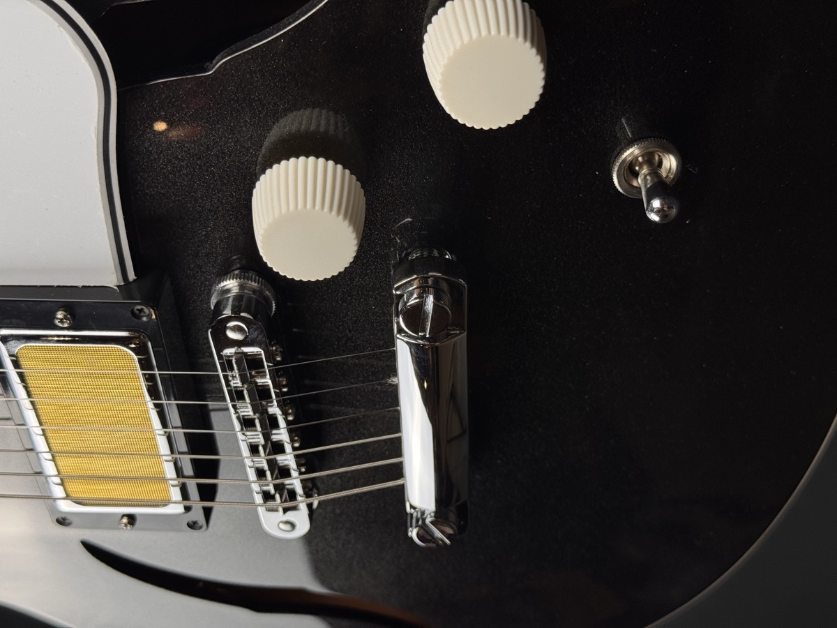 Harmony Harmony Comet Semi-Hollow Guitar, Space Black, Mono Bag B-STOCK - Guitars