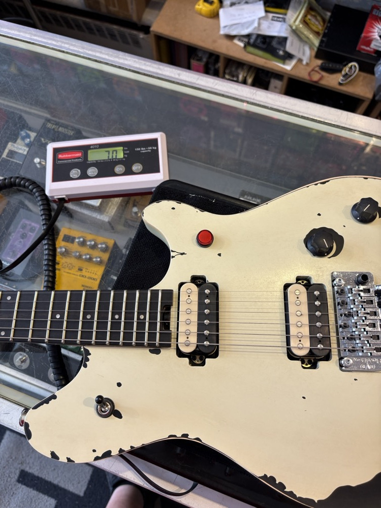 EVH EVH Limited Edition Wolfgang Special Striped Series, Distressed Ivory - Guitars