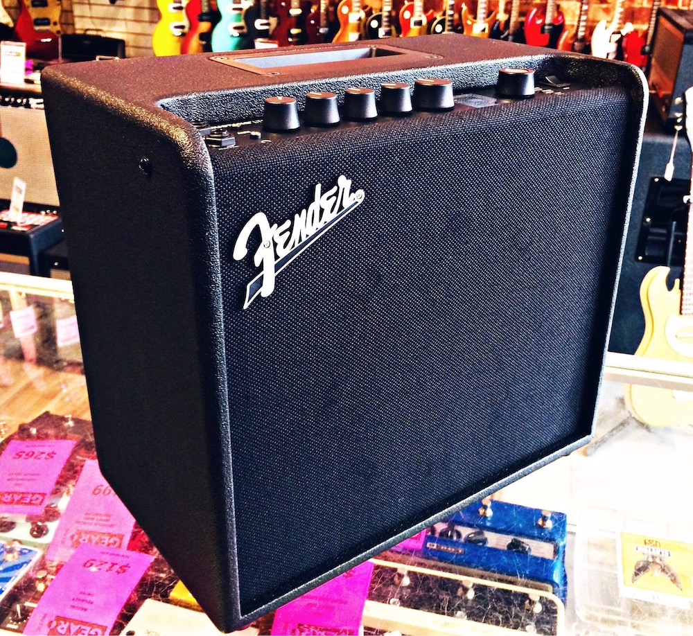 Fender Mustang LT25 Guitar Amp: Canadian Online Music Store in