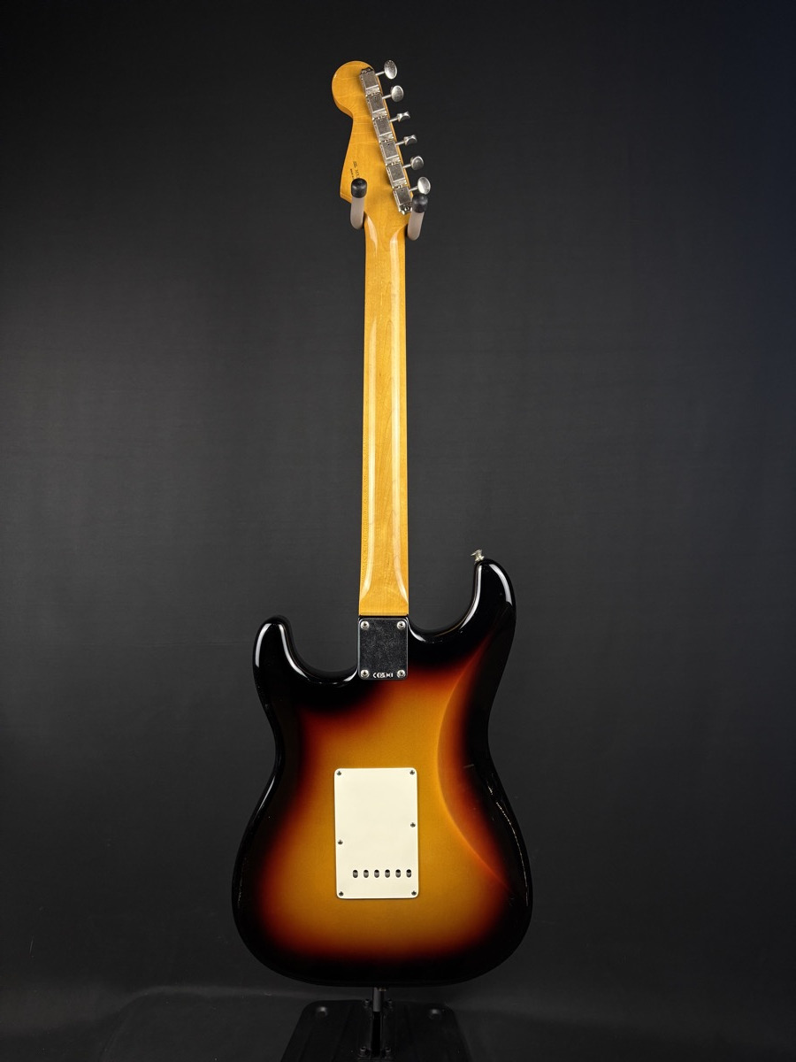 Fender Fender Limited Edition Vintera  Roadworn '60s Strat - 3 Tone Sunburst, HS Case - Guitars