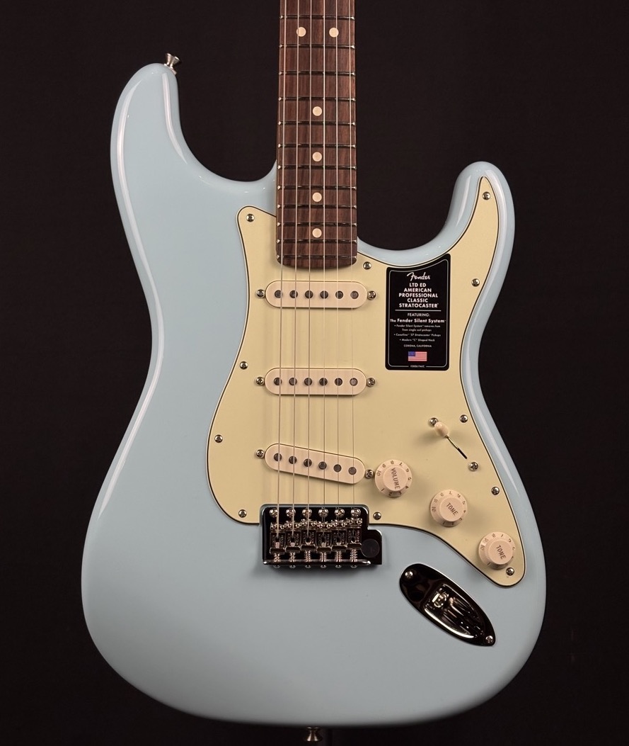 Fender Fender Limited Edition American Pro Classic Strat, Silent System, Daphne Blue - Guitars