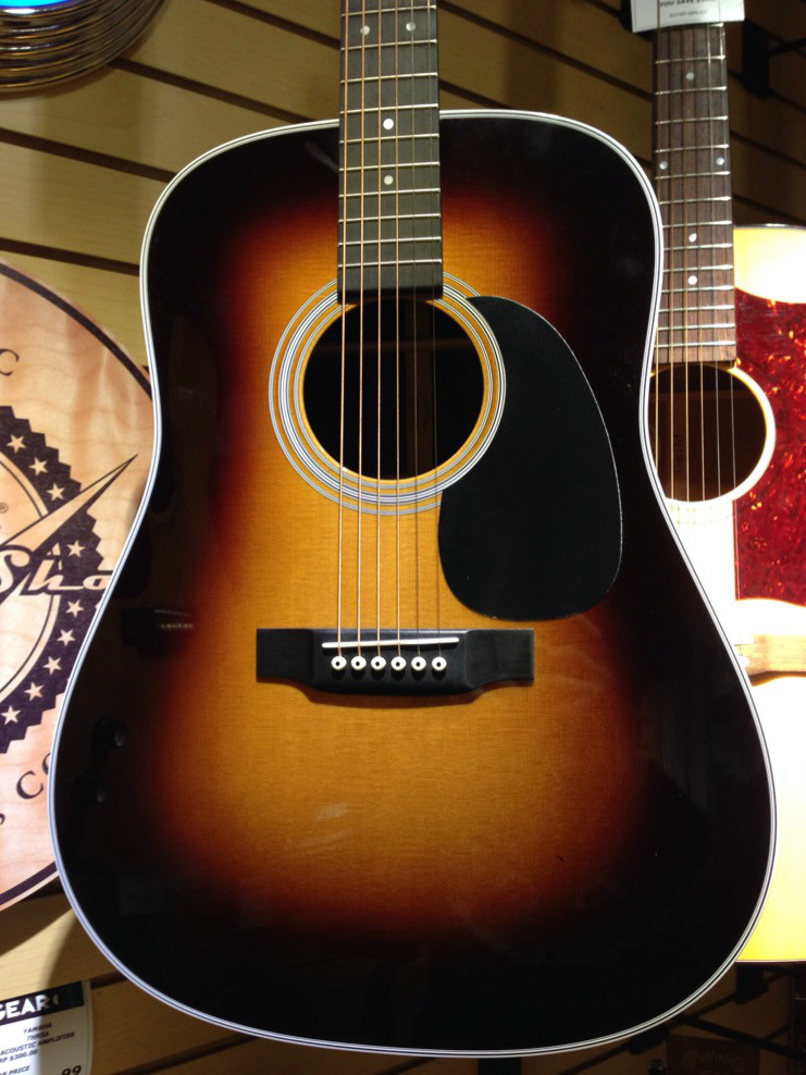 Martin Martin D-28 Sunburst - Guitars