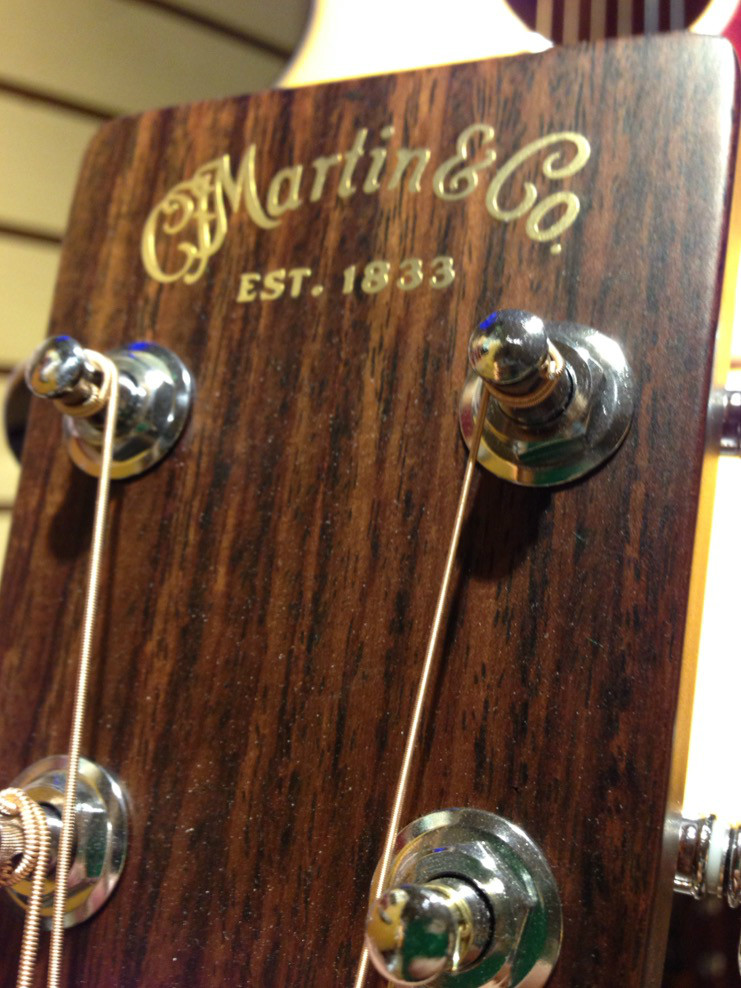 Martin Martin D-28 Sunburst - Guitars