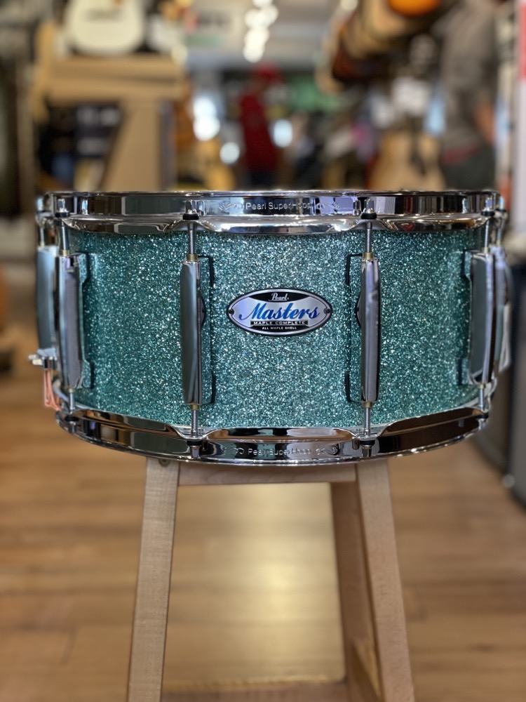 Pearl Pearl Masters Maple Complete 14 X 6.5" Snare in Glacier Blue Sparkle - Drums