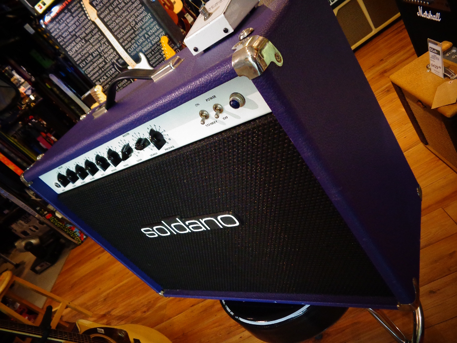アンプ soldano reverb o sonic Amp Soldano Reverb-O-Sonic 50 2x12 Combo / Gibson Les Paul