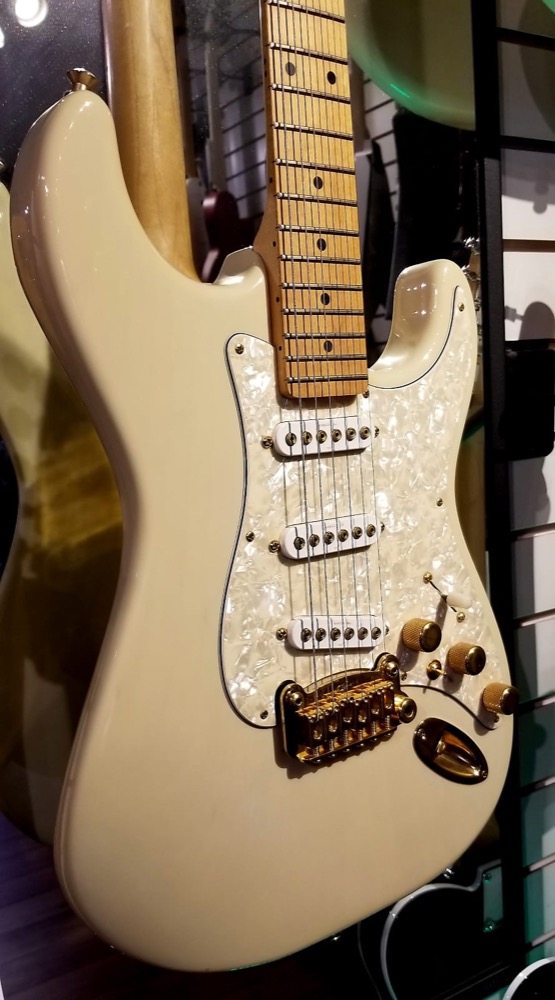 Misc USED G&L S-500 Blonde Mary Kay w/Case - Used