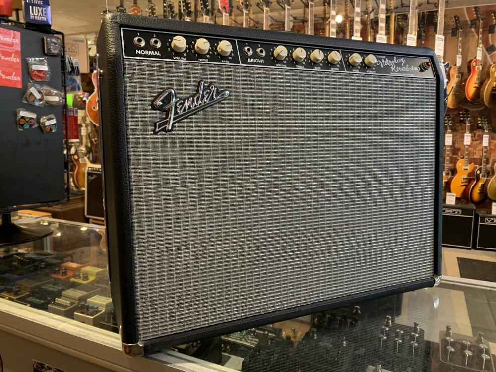 USED Fender Custom Vibrolux w/cover