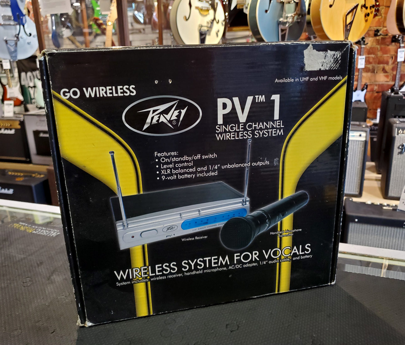 USED Peavey PV-1 UHF Wireless Mic Set  …