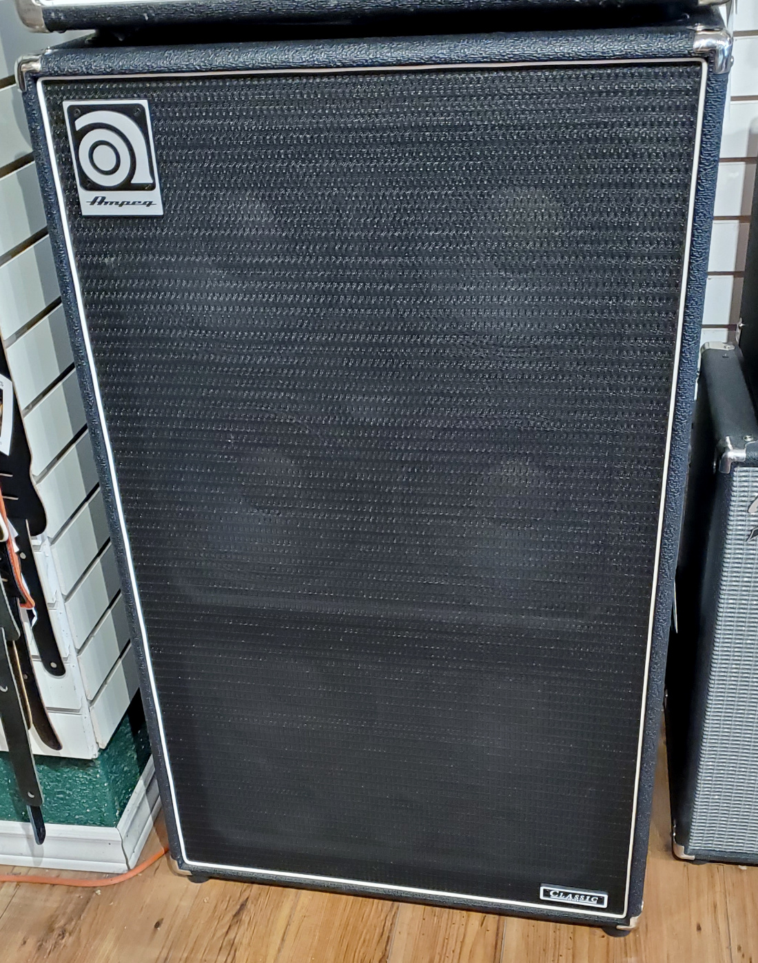 USED Ampeg SVT Classic 6 x10 Cabinet - CONSIGNMENT