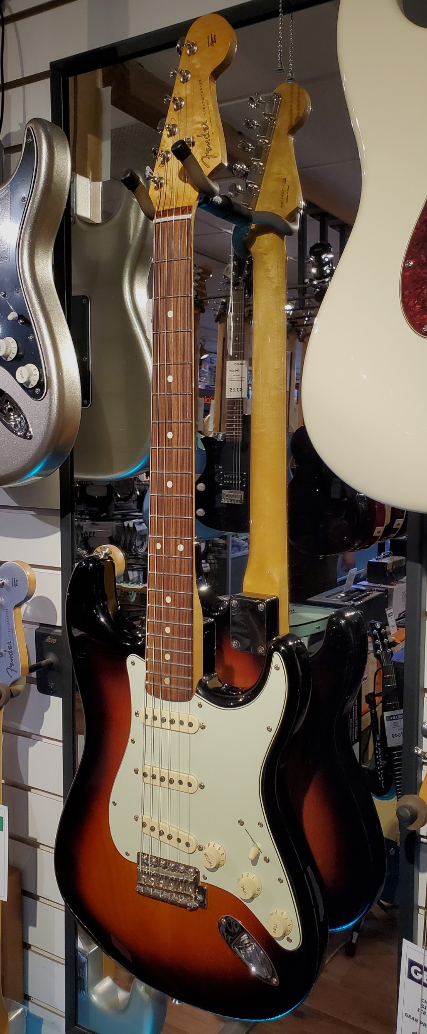 Fender USED Fender Vintera 60's Strat w/ac bag - CONSIGNMENT - Used