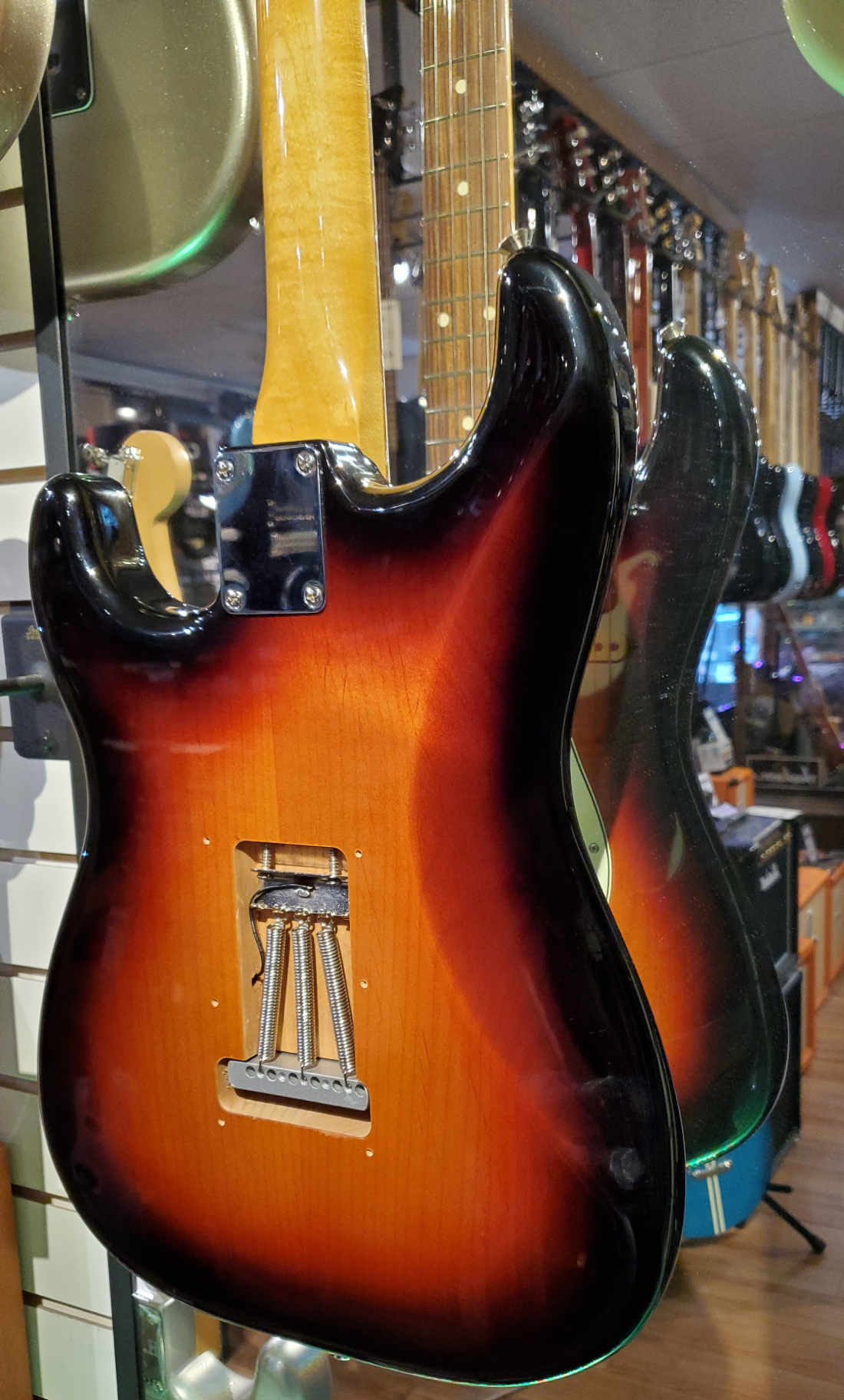 Fender USED Fender Vintera 60's Strat w/ac bag - CONSIGNMENT - Used