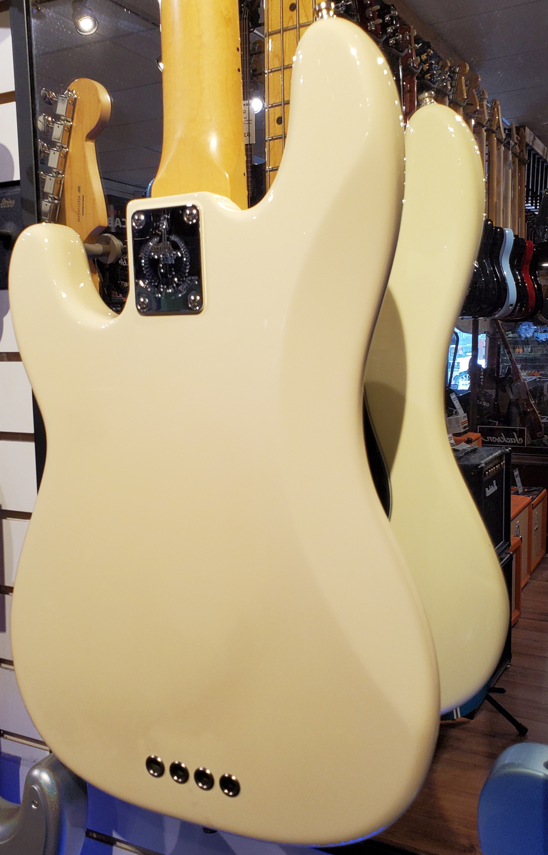 Fender USED Fender 2011 American Standard P-Bass w/case - CONSIGNMENT - Used