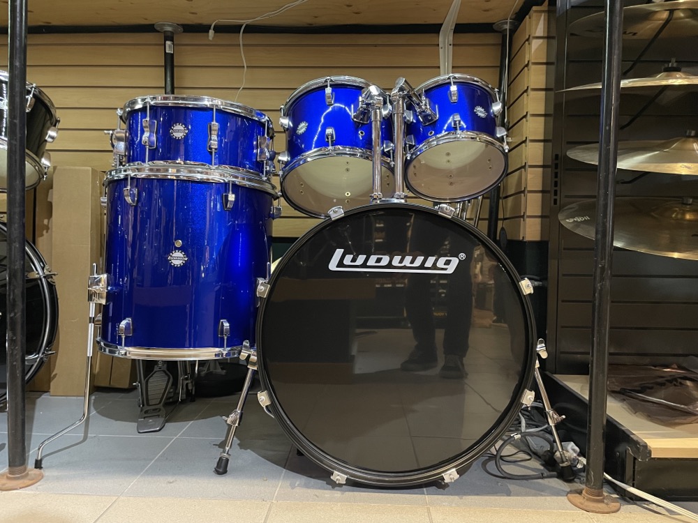 USED Ludwig Accent 5 Piece Kit w/Cymbals in Blue