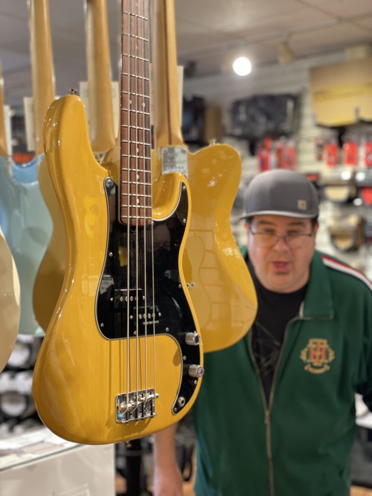 Fender USED 2007 Fender Precision Bass w/Hardshell Case - CONSIGNMENT - Used