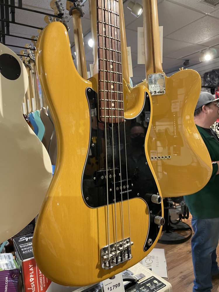 Fender USED 2007 Fender Precision Bass w/Hardshell Case - CONSIGNMENT - Used