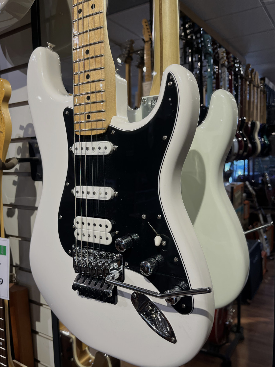 Fender USED Fender Player Stratocaster HSS Floyd Polar White w/dlx bag - Used