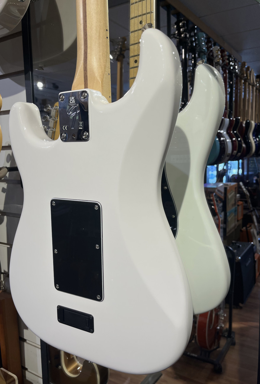Fender USED Fender Player Stratocaster HSS Floyd Polar White w/dlx bag - Used