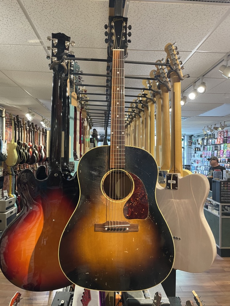 Gibson USED 1952 Gibson J-45 Sunburst w/Hardshell Case - CONSIGNMENT - Used