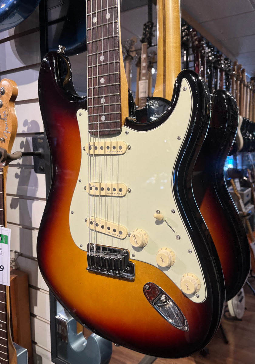 Fender USED Fender American Ultra Stratocaster in Ultra Burst w/OHSC - Used