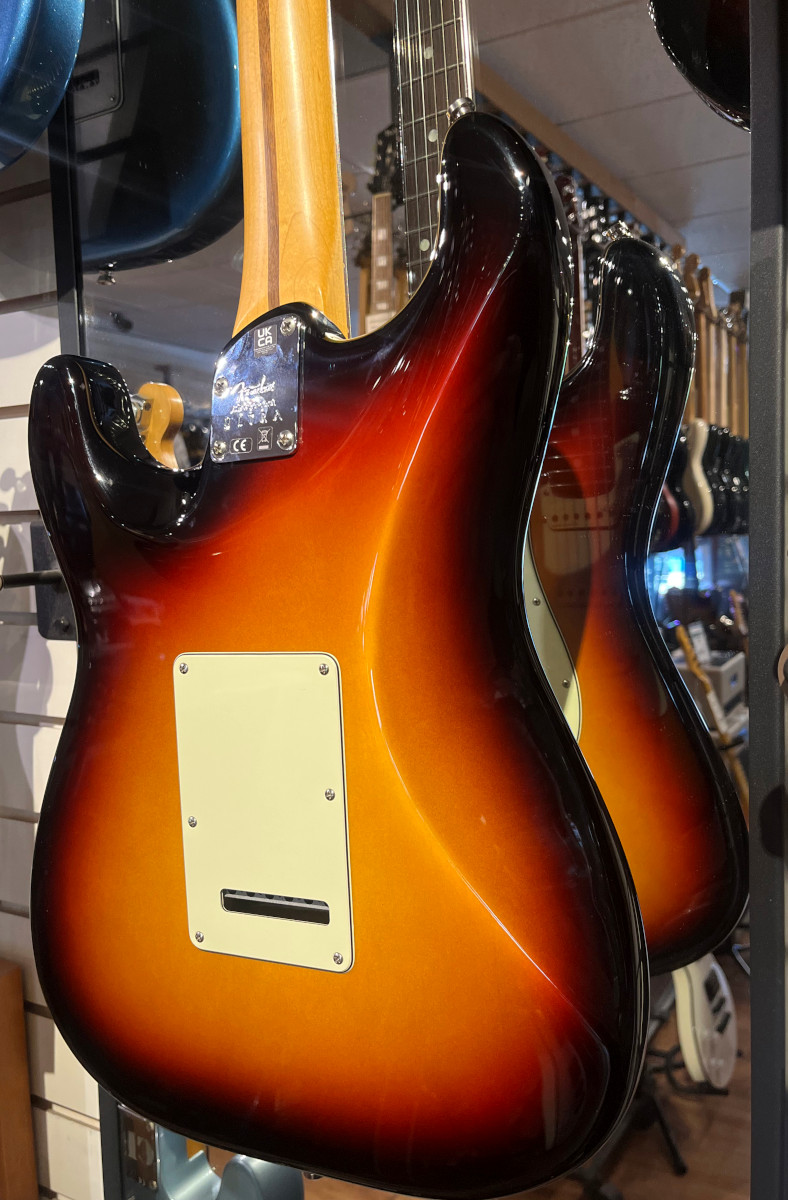 Fender USED Fender American Ultra Stratocaster in Ultra Burst w/OHSC - Used