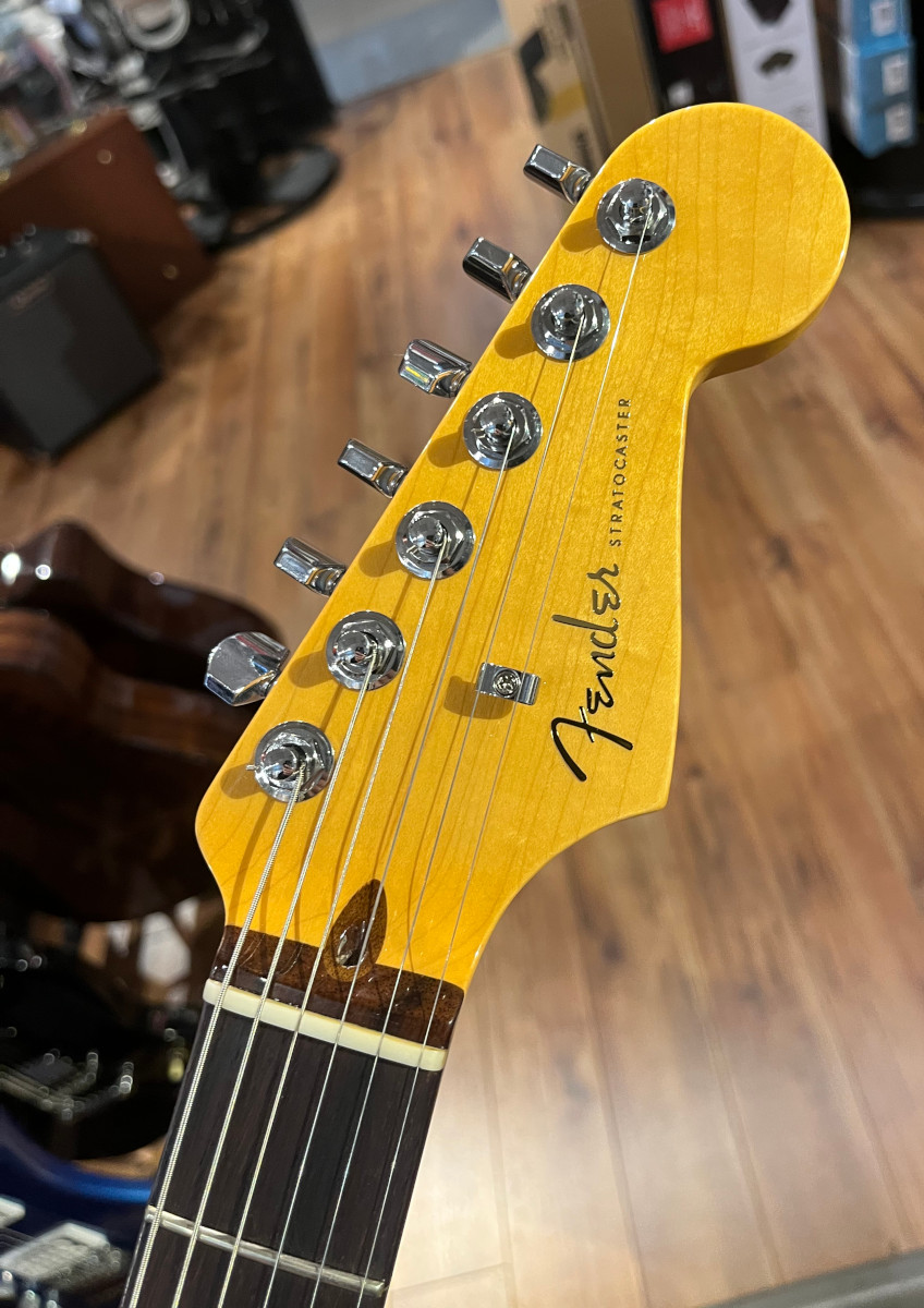Fender USED Fender American Ultra Stratocaster in Ultra Burst w/OHSC - Used