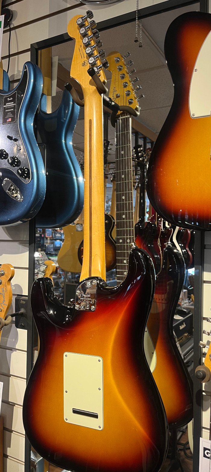 Fender USED Fender American Ultra Stratocaster in Ultra Burst w/OHSC - Used