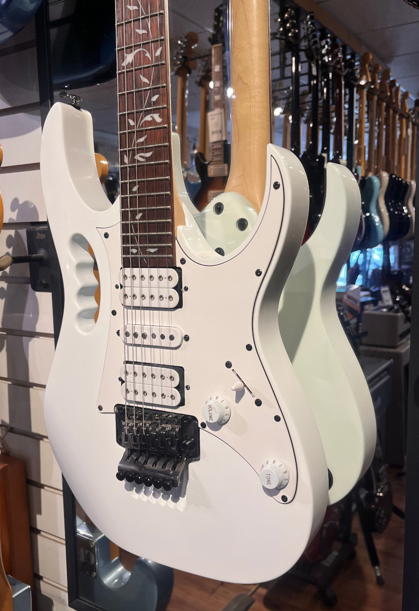 USED Ibanez Jem JR Steve Vai Signature Jem In White Canadian