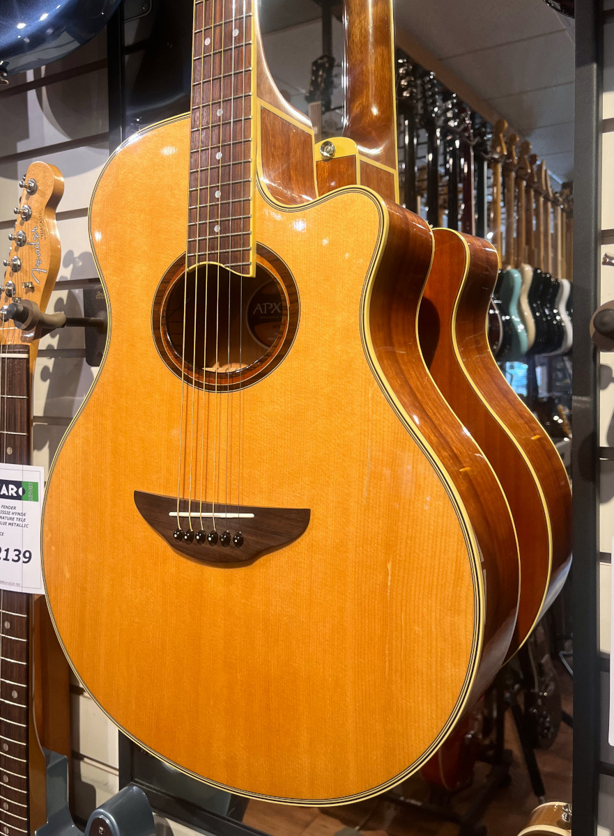Yamaha USED Yamaha APX700II NT Natural w/Hard Shell case - Used