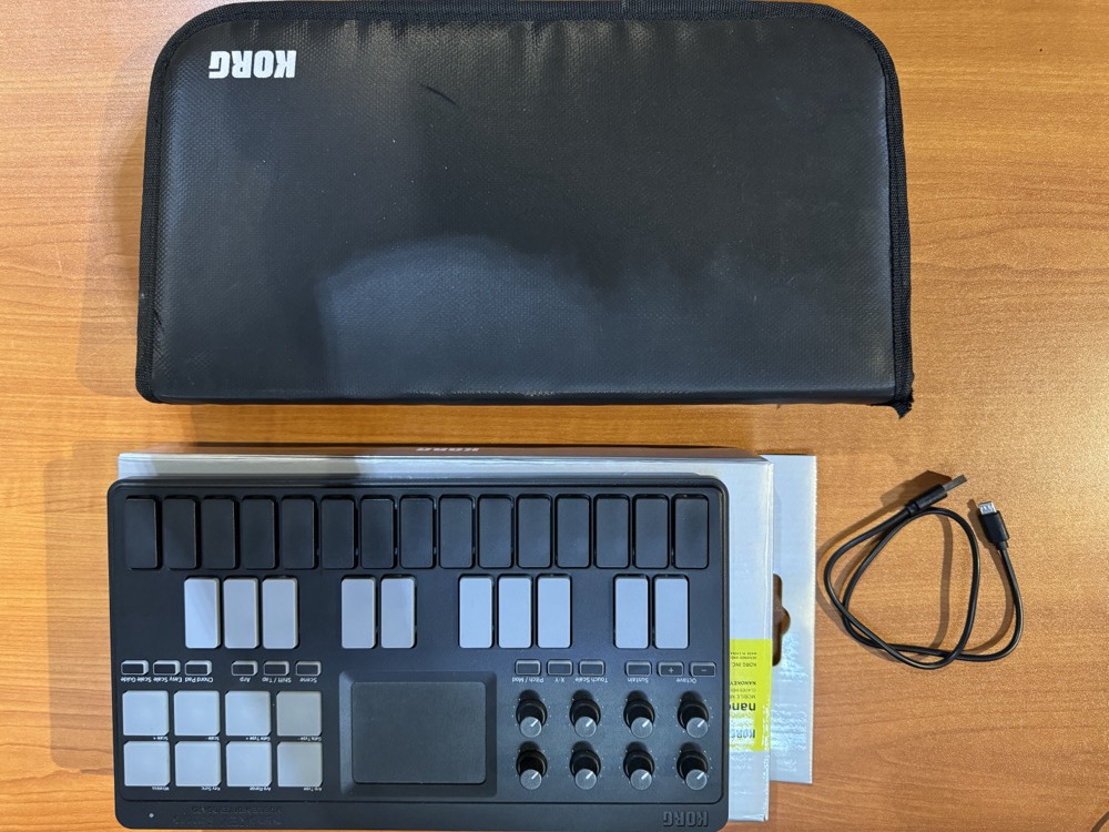 Korg USED Korg nanoKEY Studio Mobile MIDI Keyboard w/Bluetooth, Case - Used