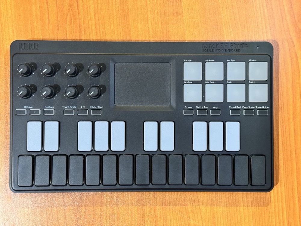 Korg USED Korg nanoKEY Studio Mobile MIDI Keyboard w/Bluetooth, Case - Used