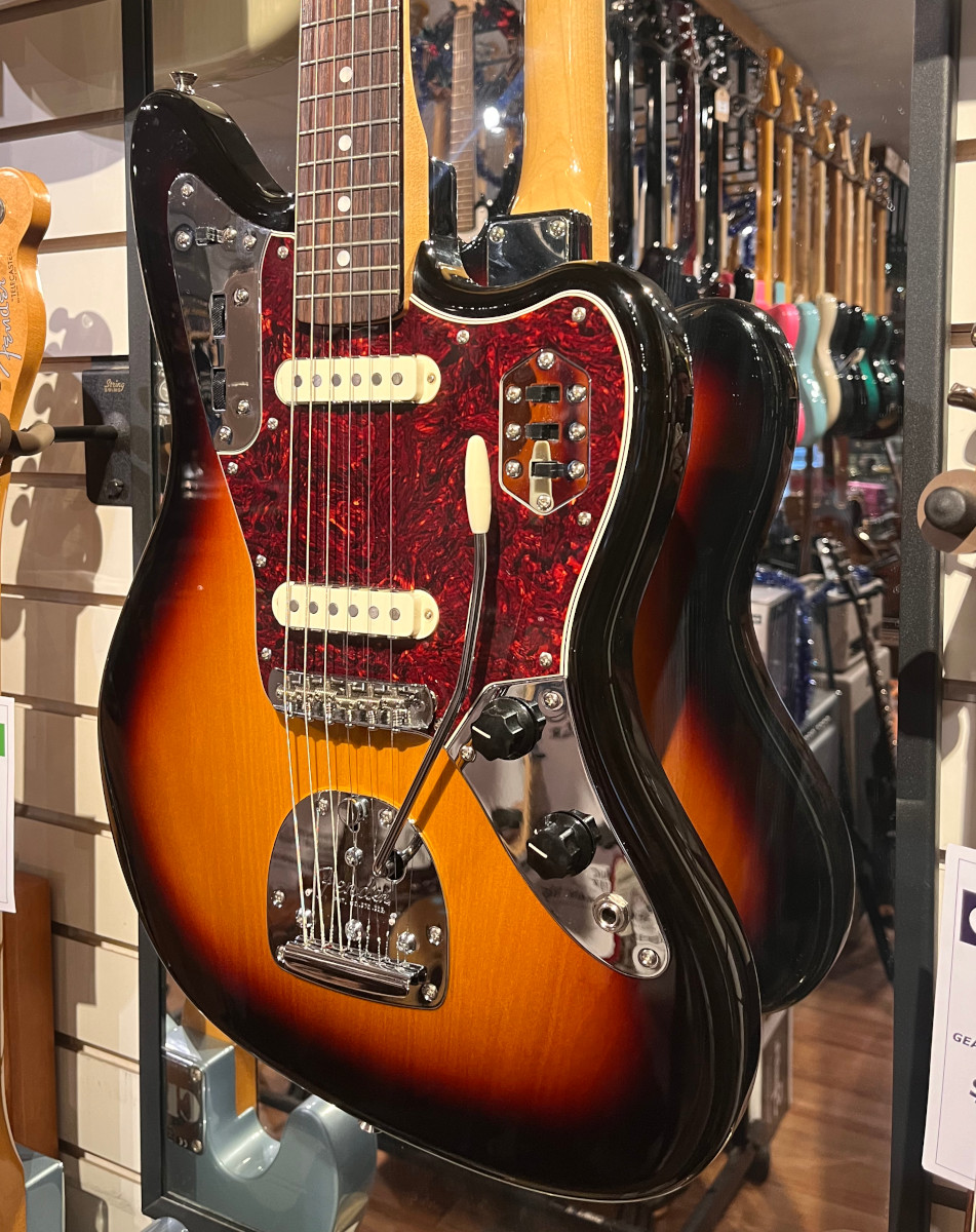 USED Fender Traditional 60 s Jaguar Made in Japan 3 Tone Sunburst w Bag