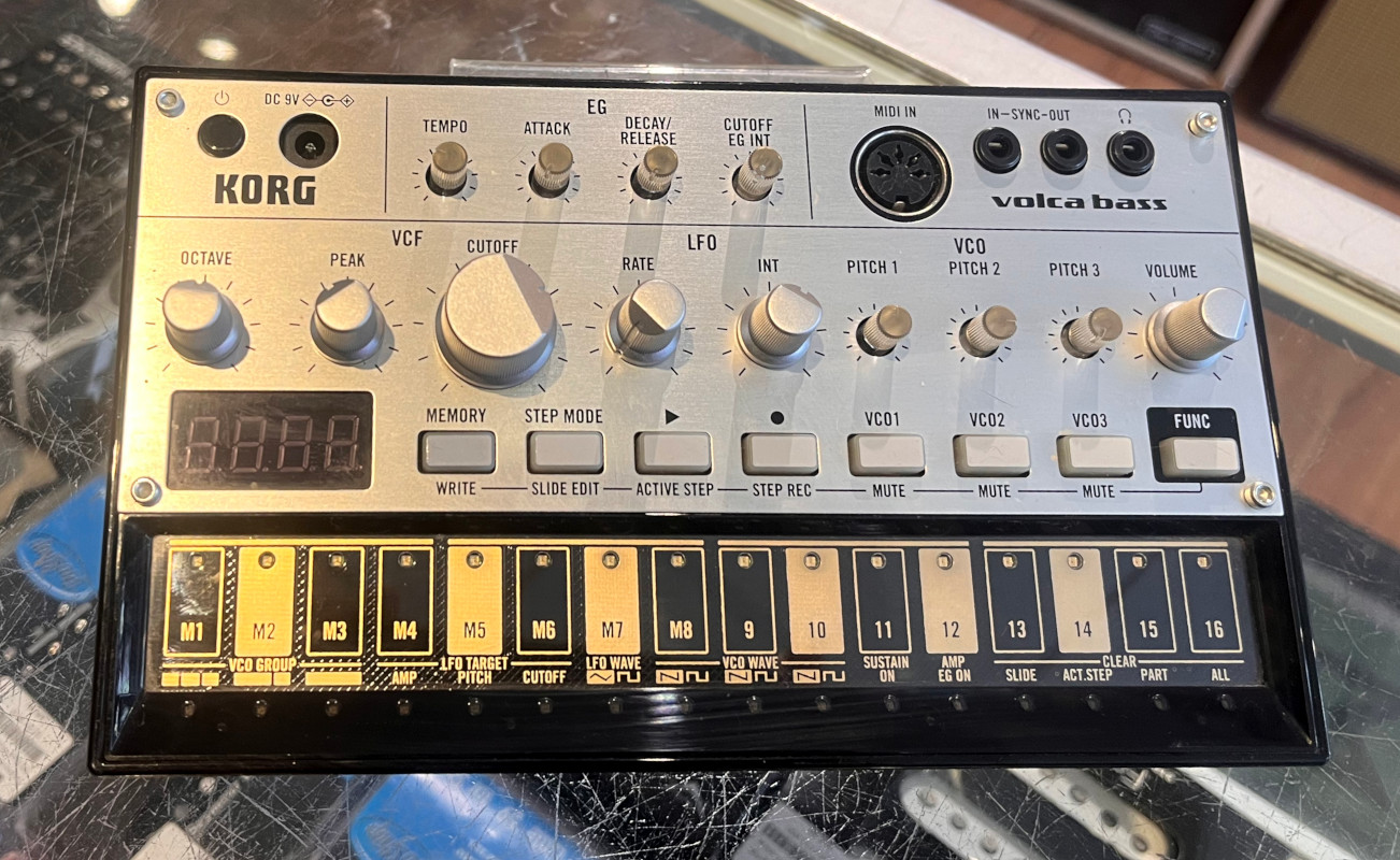 USED Korg Volca Bass Analogue Bass Machine