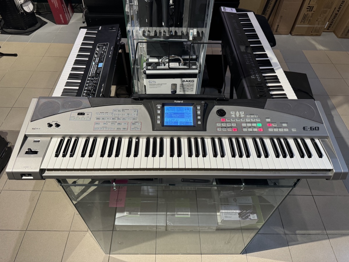 USED Roland E-60 76 Key Arranger Workstation