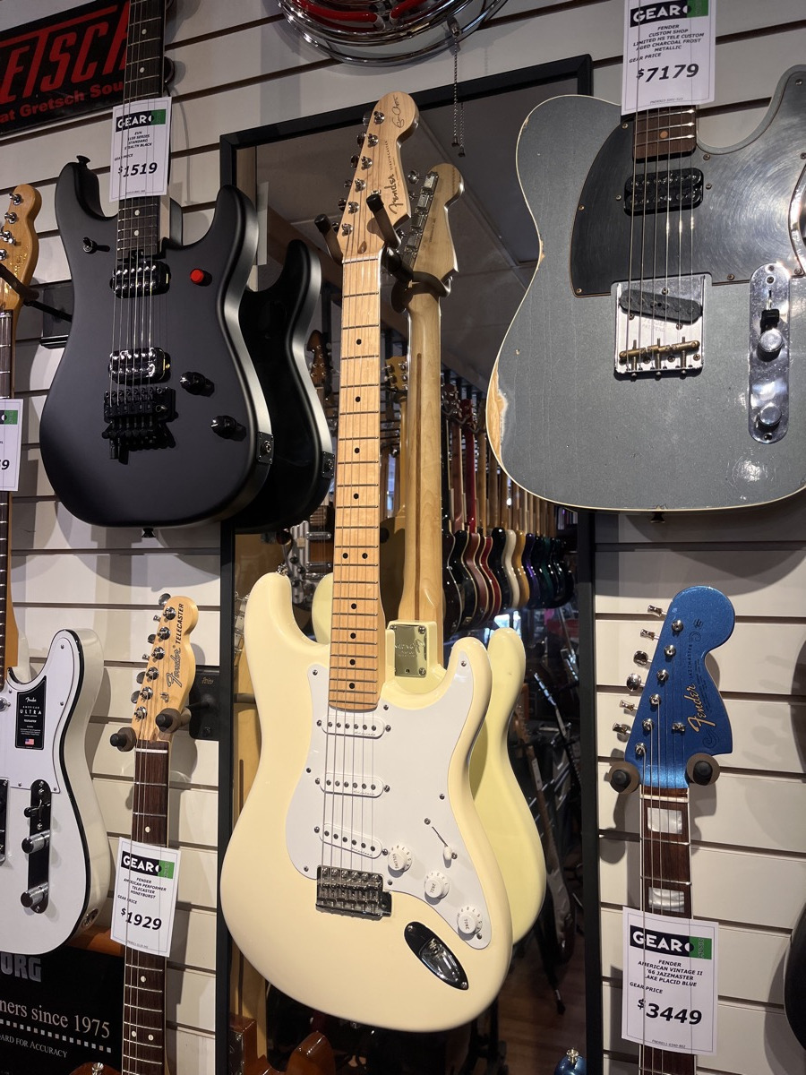 Fender USED Fender Eric Clapton Signature Strat Olympic White w/Case - CONSIGNMENT - Used