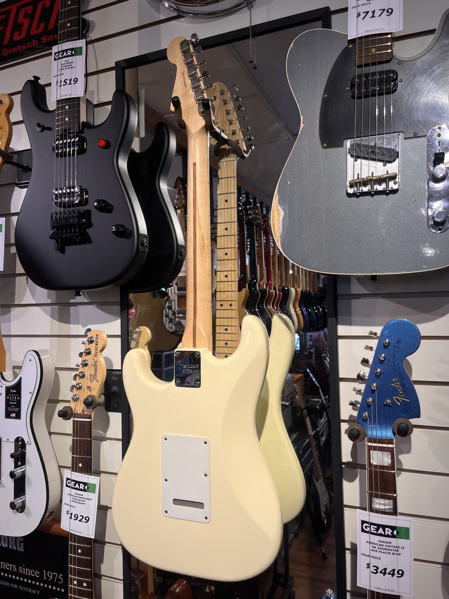 Fender USED Fender Eric Clapton Signature Strat Olympic White w/Case - CONSIGNMENT - Used