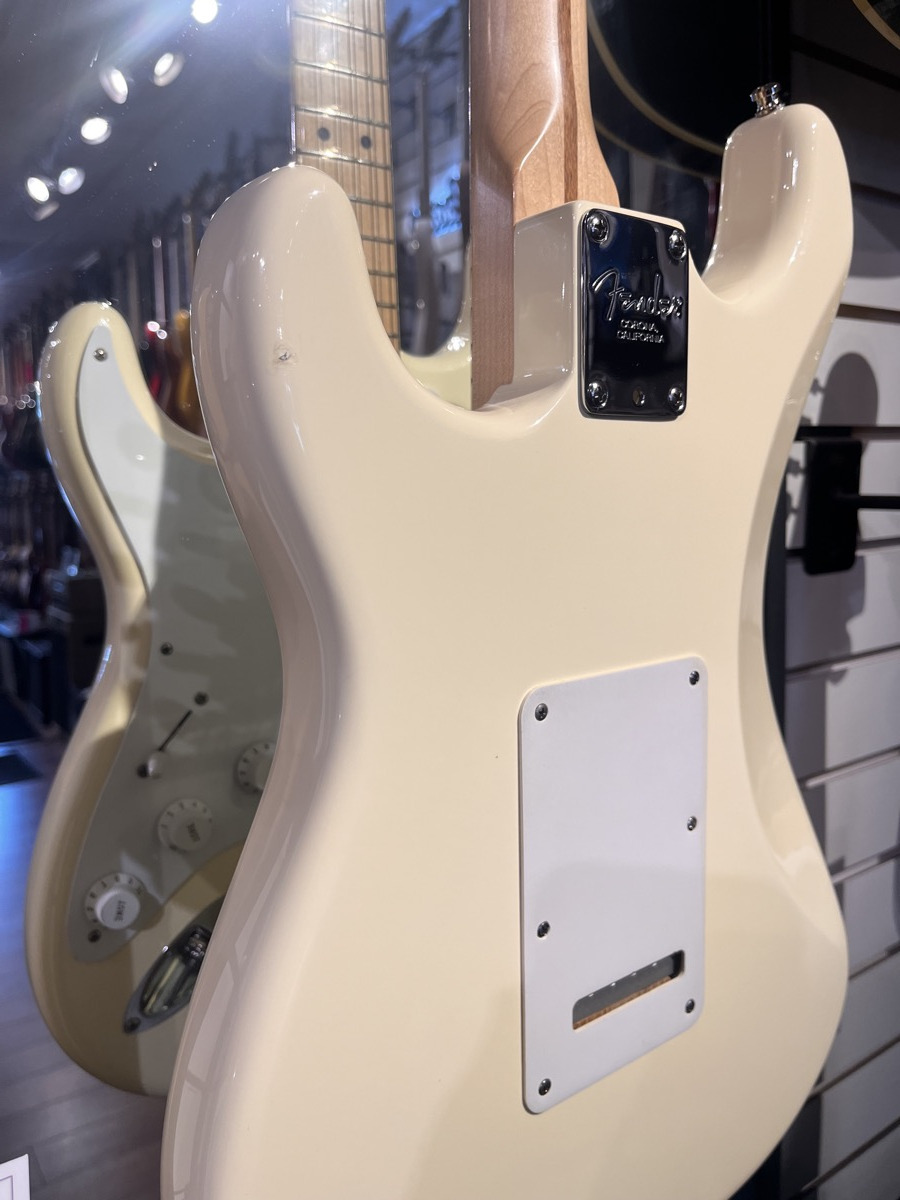 Fender USED Fender Eric Clapton Signature Strat Olympic White w/Case - CONSIGNMENT - Used