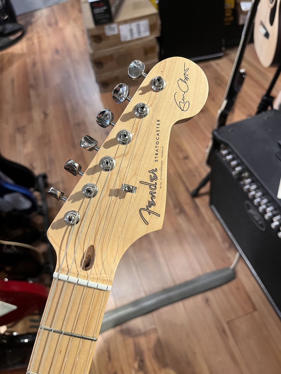 Fender USED Fender Eric Clapton Signature Strat Olympic White w/Case - CONSIGNMENT - Used