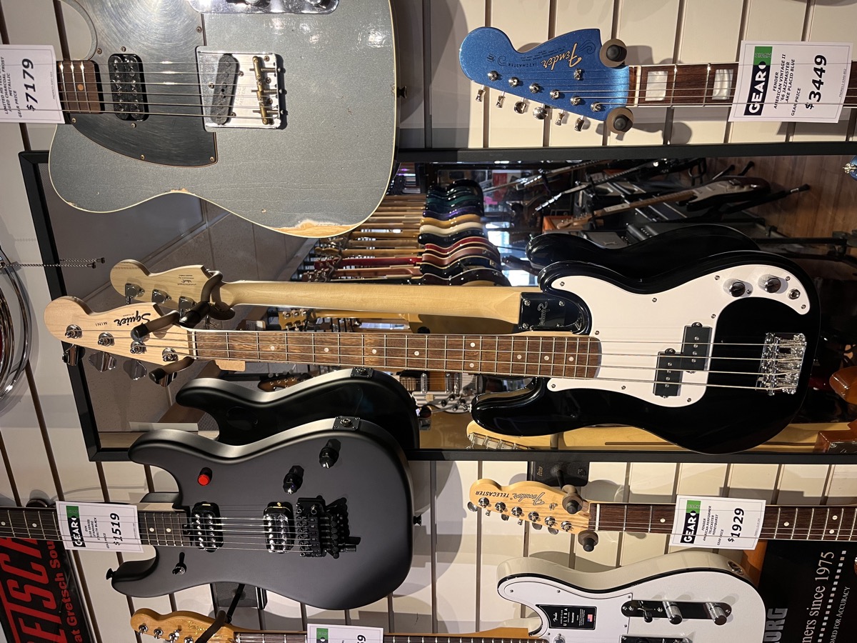 ほぼ未使用 Squier by Fender MINI PRECISION Squier Mini Precision Bass Guitar - Dakota Red : Amazon.ca