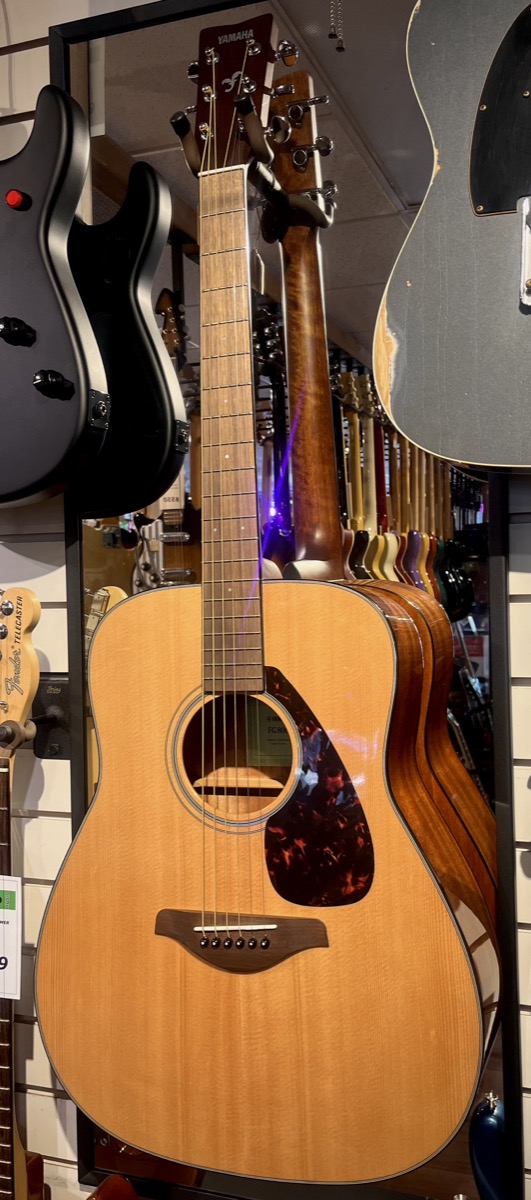 Yamaha USED Yamaha FG800 Solid Spuce Top In Natural - Used