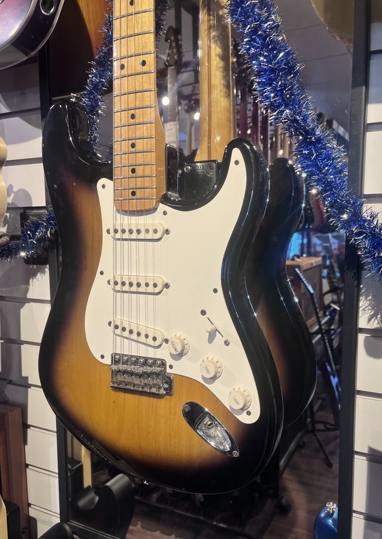 Fender USED Fender 2001 Classic 50's '57 Stratocaster Reissue 2 Tone Burst - Used