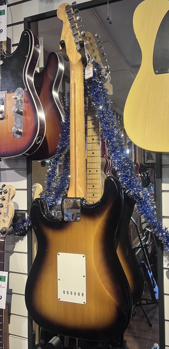 Fender USED Fender 2001 Classic 50's '57 Stratocaster Reissue 2 Tone Burst - Used