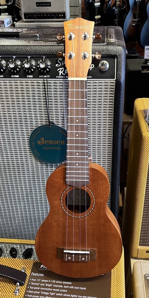 USED Kmise kmu21s Soprano Ukulele with Bag