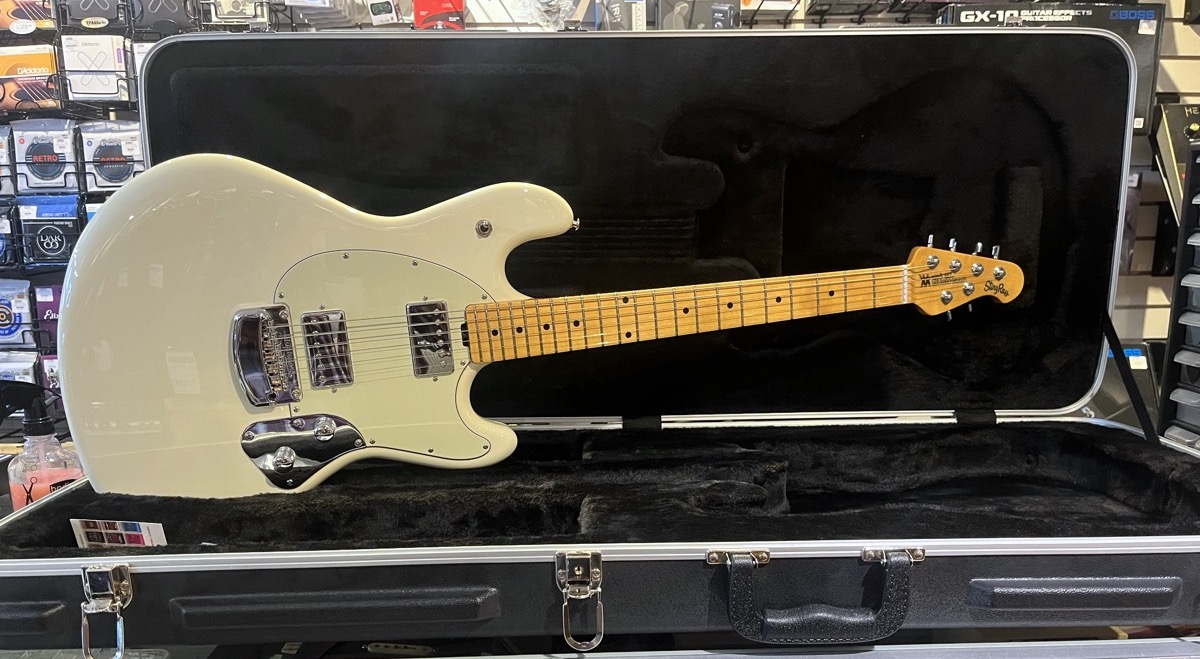 USED Ernie Ball Music Man 2017 Stingray  …