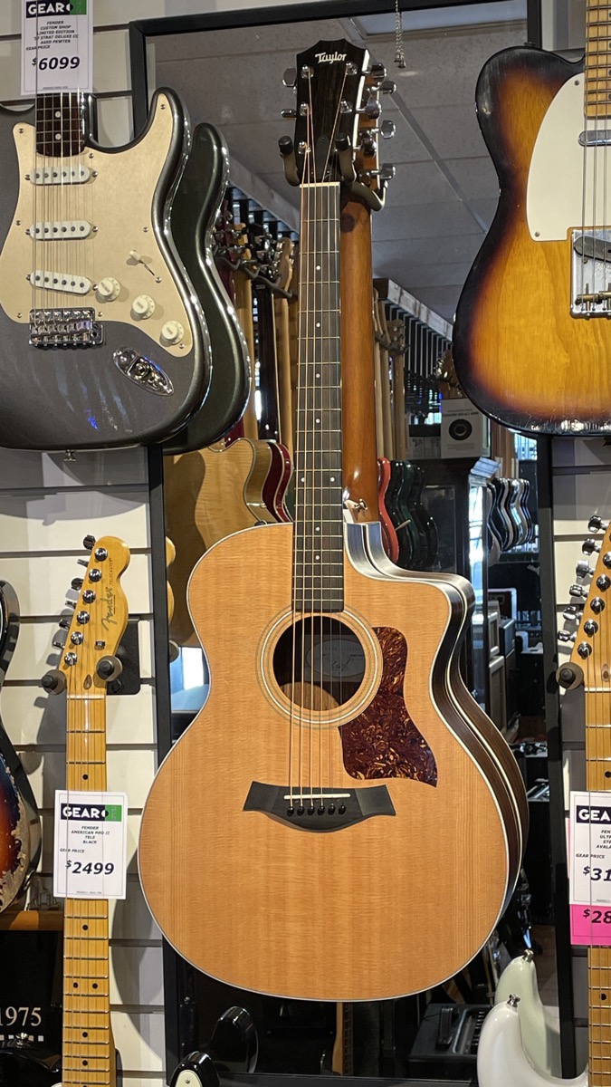 USED Taylor 214CE with Original Gig Bag  …