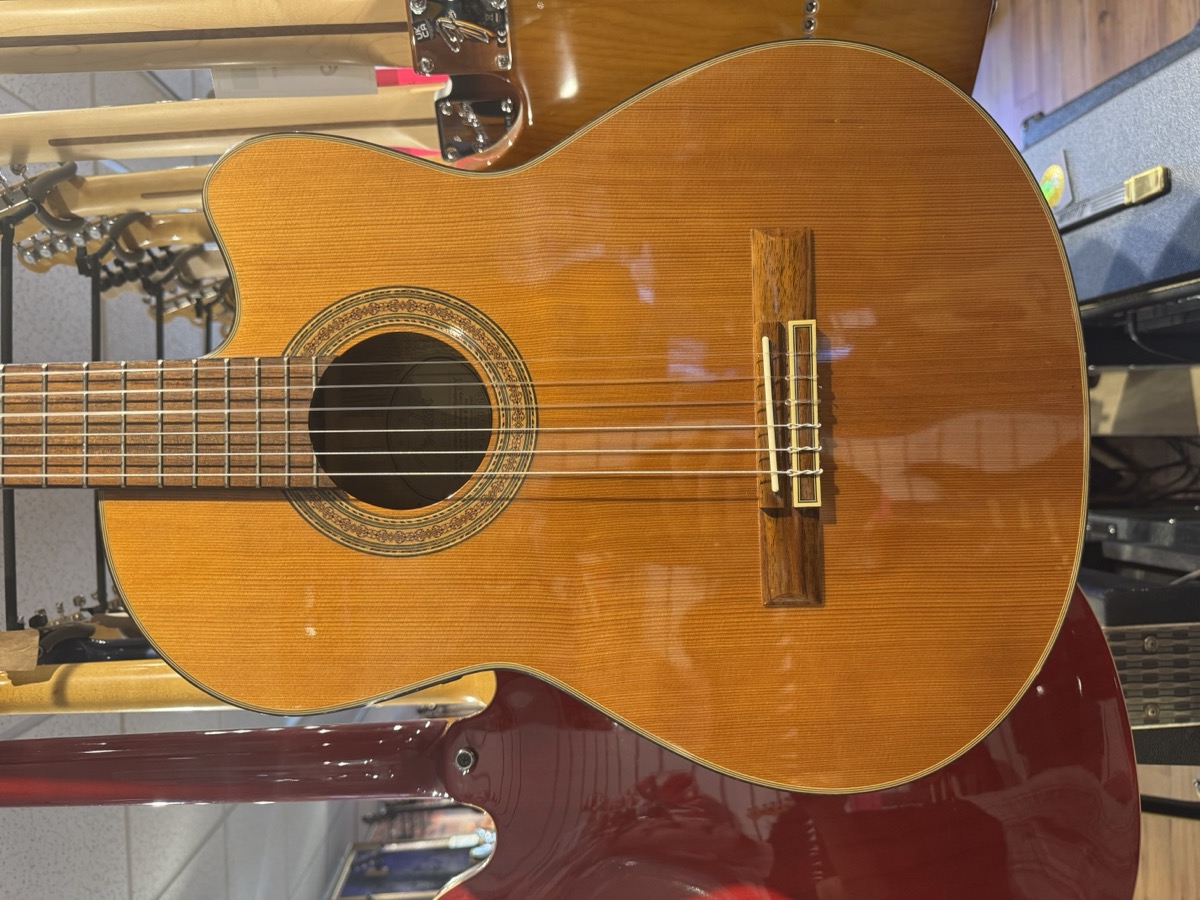 USED Fender CG-24SCE Classical, Solid Cedar  …