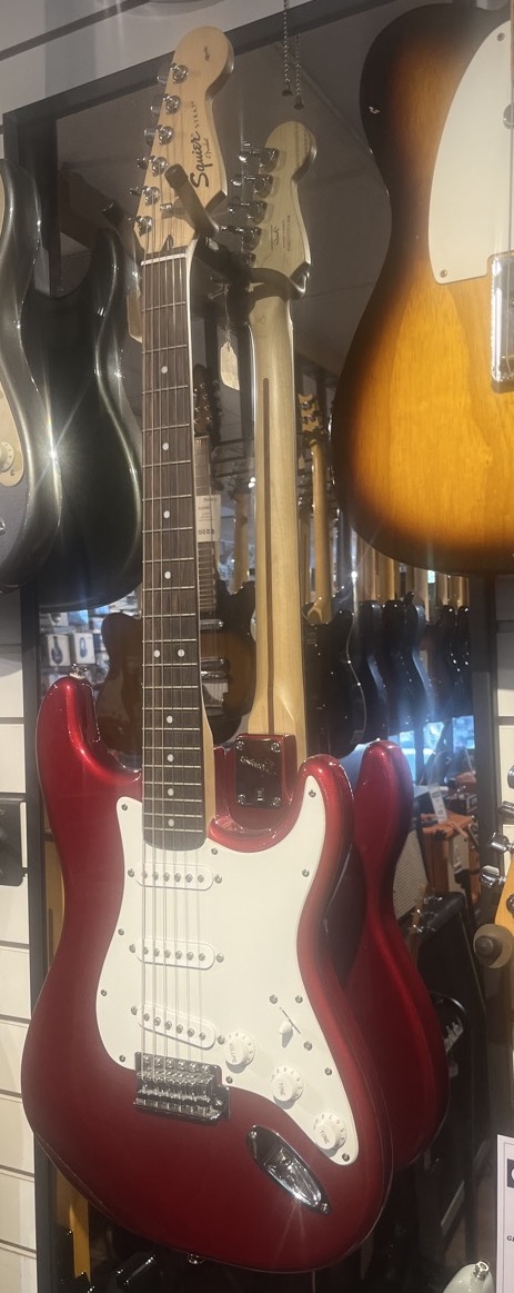 USED Squier Affinity Stratocaster Candy Apple Red