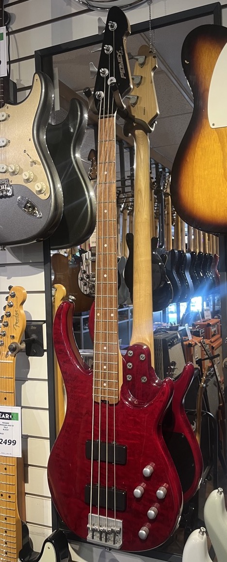 USED Peavey Fury IV Bass Red Quilt