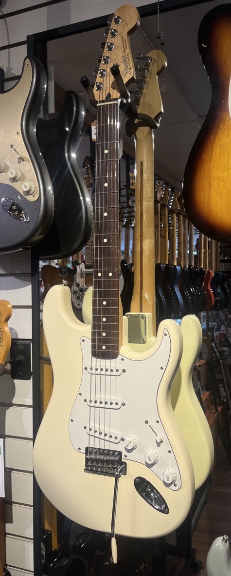 USED Fender 2004 Stratocaster Standard  …