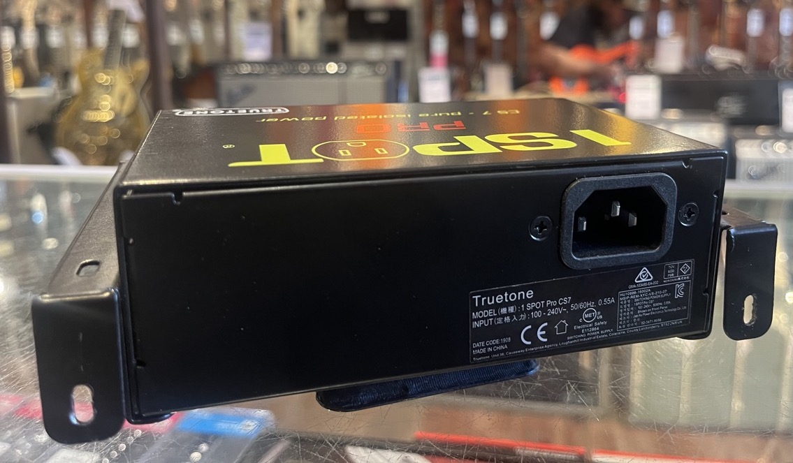 Truetone USED Truetone CS-7 Pro Isolated power Supply w/cables and mount - Used