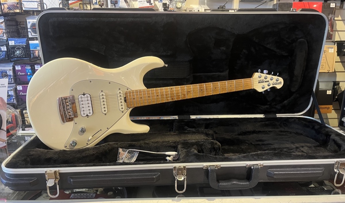 USED Ernie Ball Music Man 1999 Silhouette  …